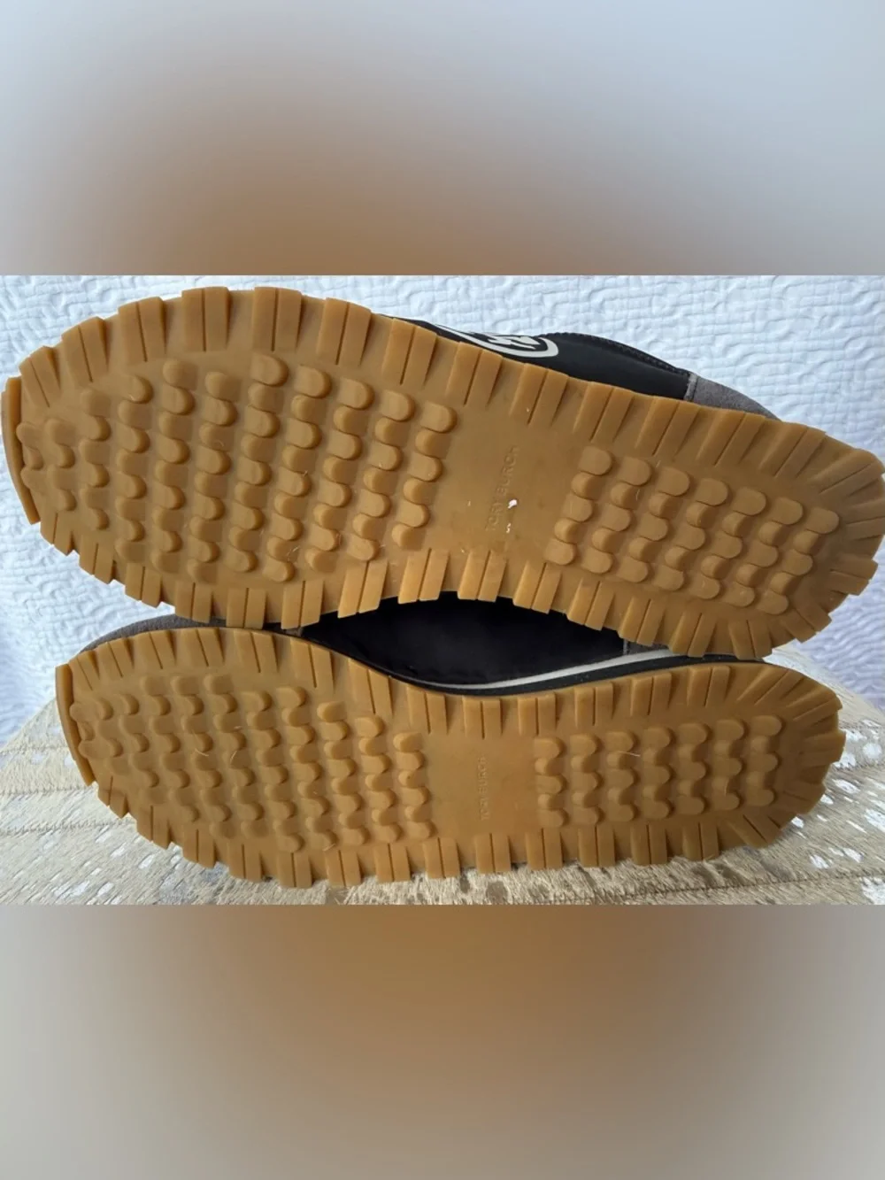 Tory Burch Annie Nylon Runner Sneakers in black with suede overlays SZ 6.5